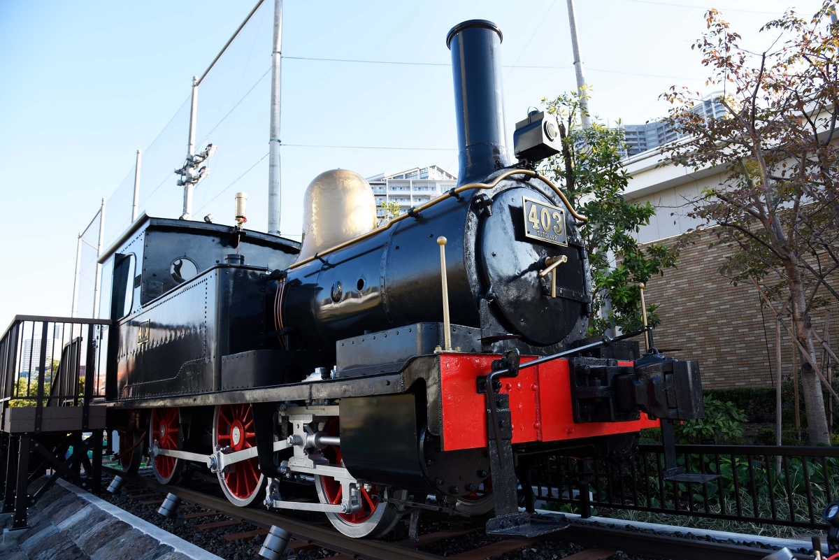 レトロ 蒸気機関車 黒 金属製 1200.jpg