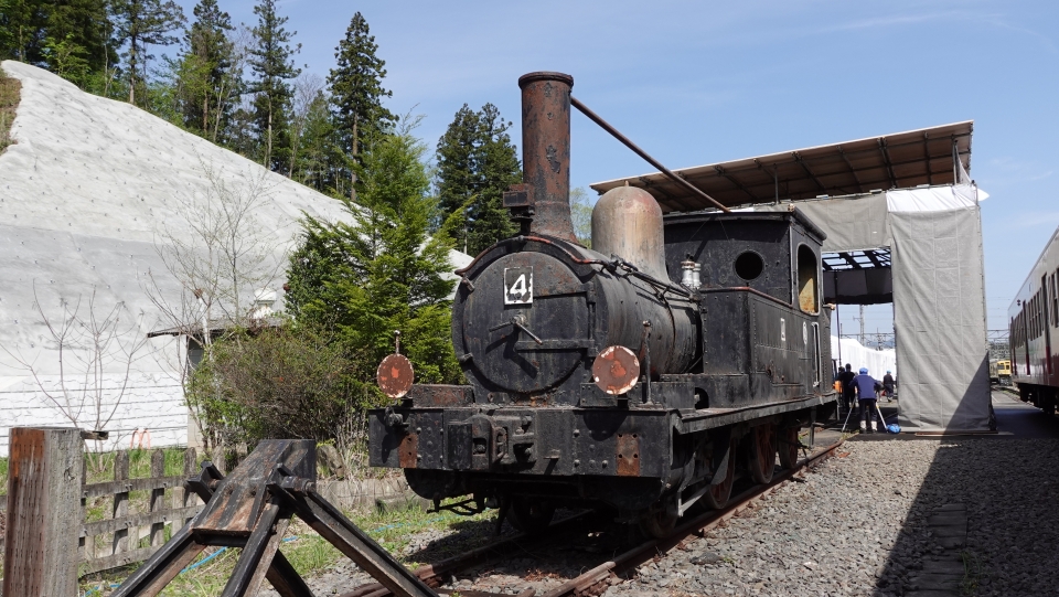 ニュース画像 1枚目：修復前の「403号蒸気機関車」