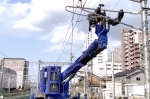 ニュース画像：ついに「人型重機ロボット」試作機が試験開始！ - 「JR西日本、人型重機ロボット公開 2024年春実用化目指す 高所作業も安全に」