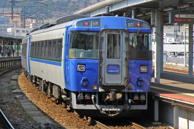 ニュース画像：キハ183系「北斗」 - 「JR北、3月ダイヤ改正で札幌〜函館間からキハ183系を退役 全列車「スーパー北斗」に」