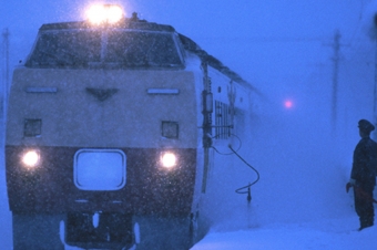 ニュース画像：北海道を代表する車両「キハ183系」 - 「BSフジ 鉄道伝説、「キハ183系〜豪雪に勝つ寒冷地用特急気動車を開発せよ〜」」
