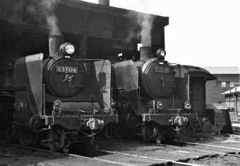 ニュース画像：日本の発展を支えた蒸気機関車(C57形 鉄道のお爺さんさん 1961年11月03日撮影) - 「NHK「蒸気機関車」特集！懐かしい貴重映像でよみがえる にっぽんの鉄道」