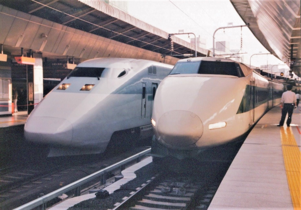ニュース画像 8枚目：懐かしいE1系と200系の並び(200系新幹線 もりもりさん 1997年08月10日撮影)