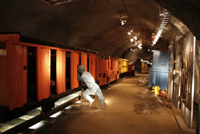 画像：体験坑道エリア - 「日本一低いケーブルカー「青函トンネル竜飛斜坑線」 1988.7.9開業」