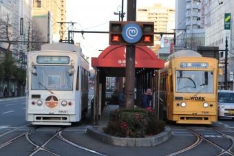 ニュース画像：路面電車が無料に！(フレッシュマリオさん 2021年12月30日撮影) - 「岡山電気軌道、路面電車が全線無料に！誰でも何度でも 年内計8日実施」