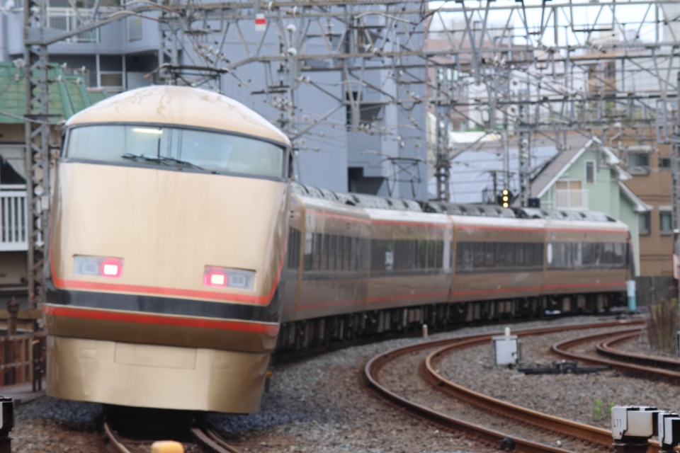 ニュース画像：南栗橋駅に一部の特急列車が停車へ(東武100系 712Aさん 2022年08月05日撮影) - 「東武日光線 南栗橋駅に一部特急列車が停車へ、2023年3月から」