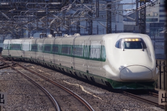 ニュース画像：200系カラーのE2系 J66編成(E2系新幹線 ただの暇人さん 2012年01月01日撮影)