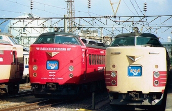 ニュース画像：赤いボディの「RED EXPRESS」とノーマルタイプの特急「かもめ」(485系 norikadさん 1991年08月31日撮影)
