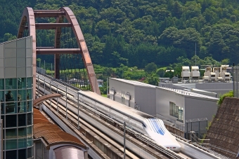 ニュース画像：山梨リニア実験線を走行するL0系