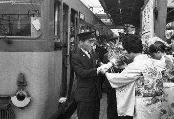 ニュース画像：祝！開業150年 日本の鉄道を写真で振り返ります(キハ58系 鉄道のお爺さんさん イメージ 1961年10月01日撮影)