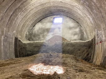 ニュース画像：貫通地点の状況(撮影10月13日撮影) - 「なんとも神々しい！「北海道新幹線」延伸区間5本目のトンネル掘削完了 あといくつ？」