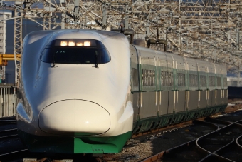 ニュース画像：200系復刻カラーラッピングのJ66編成(E2系新幹線 立体さん 2022年12月09日撮影)