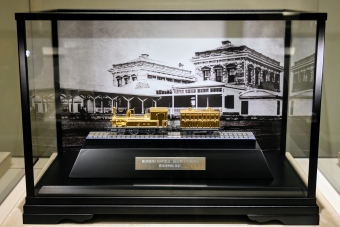 ニュース画像：ギンザタナカ 銀座本店に展示している「純金製1号機関車」