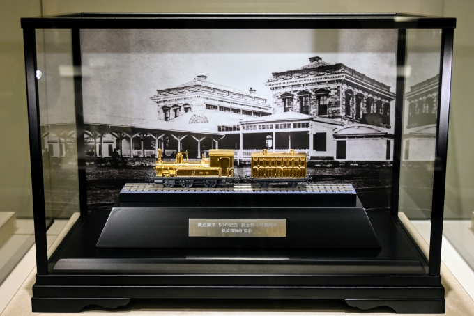 ニュース画像：ギンザタナカ 銀座本店に展示している「純金製1号機関車」 - 「実物見るなら今しかない！ギンザタナカで「純金製1号機関車」展示 本気の製作秘話とは？」