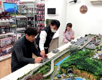 ニュース画像：鉄道模型を楽しむ俳優 西村和彦