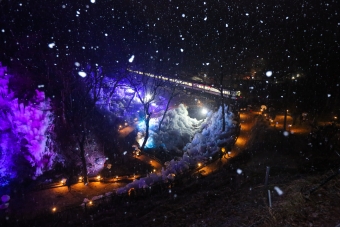 ニュース画像：氷柱ライトアップと西武線 イメージ