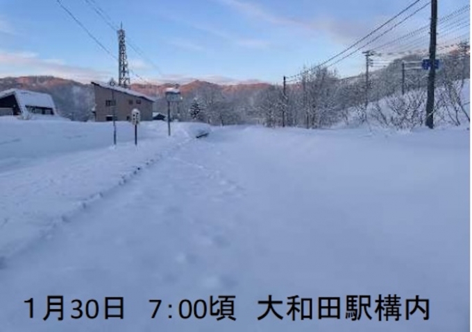 ニュース画像：1月30日 7:00頃 の留萌線 大和田駅構内の様子 - 「JR北 留萌線 深川～留萌間、大雪で2月6日まで運転再開厳しく 除雪にかなりの時間」