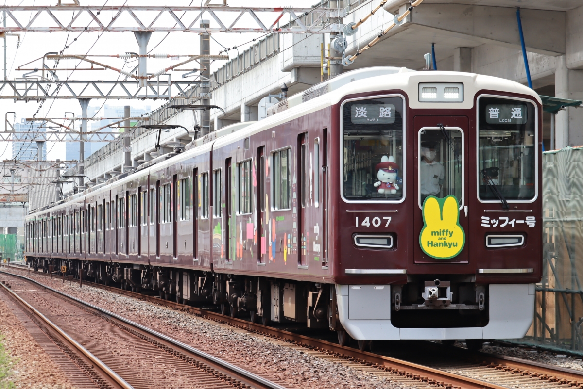 阪急電鉄、乗務員室の「制服ミッフィー」ぬいぐるみ 期間限定で受注 