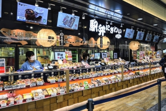 ニュース画像：JR西日本最大の商品取扱い数を誇る 新大阪駅「旅弁当 駅弁にぎわい」