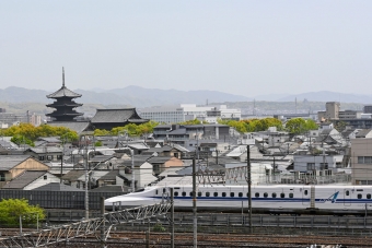 ニュース画像：京都らしい眺めと新幹線
