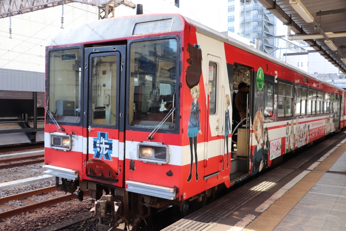 ニュース画像：「ガルパン列車2号車(6018)」鹿島臨海鉄道6000形 2022年12月03日撮影 - 「ガルパン列車2号「6018」、予定より早く5月6日に引退していた」