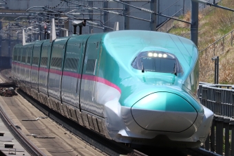 ニュース画像：E5系新幹線 2023年04月27日撮影 - 「その数なんと約600箱！東北新幹線、3両使用「はこビュン」の多量輸送トライアル実施」