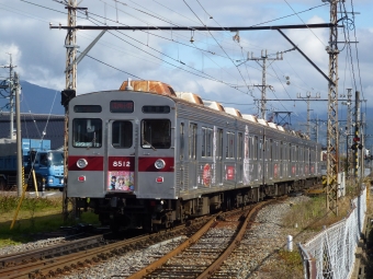 ニュース画像：2019年当時のT2編成 長野電鉄8500系 2019年11月10日撮影