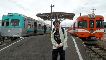 ニュース画像：岳南電車と六角精児さん