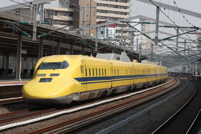 ニュース画像：923形新幹線 2023年03月08日撮影 - 「ドクターイエロー・2両編成N700も！JR東海、「浜松工場へGO」ツアー開催 一般開放は終了へ」