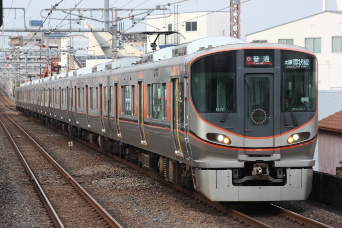 ニュース画像：323系 2023年07月28日撮影 - 「JR西、大晦日の終夜運転なし 京阪神エリアは3時まで臨時列車 2023-24」