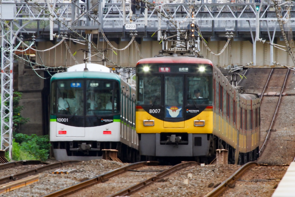 ニュース画像：京阪8000系 2023年10月01日撮影 - 「関西エリアのおもな鉄道、終夜運転する路線は？年末年始運転情報まとめ 2023-24」