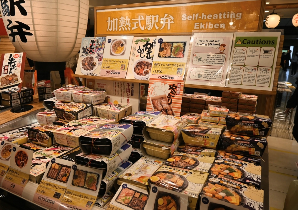 ニュース画像：加熱式駅弁コーナー - 「日本一売れる！東京駅「駅弁屋 祭」、人気店を徹底攻略 行き方は？」