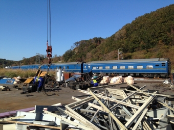 ニュース画像：北海道・室蘭市の陣屋町臨港駅で解体されるJR北海道所属24系客車