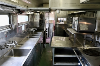 ニュース画像：2号車・食堂車「グランシャリオ」 厨房の様子