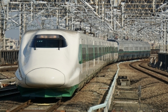 ニュース画像：E2系新幹線 2023年04月04日撮影 - 「E2系200系カラー編成、3月15日定期運行終了 東北・上越新幹線乗り換えなし“V字旅”開催」