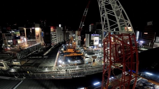 ニュース画像：解体キングダム - 「NHK 解体キングダム、山手線ホームを渋谷上空につり上げろ！ 3月6日放送」