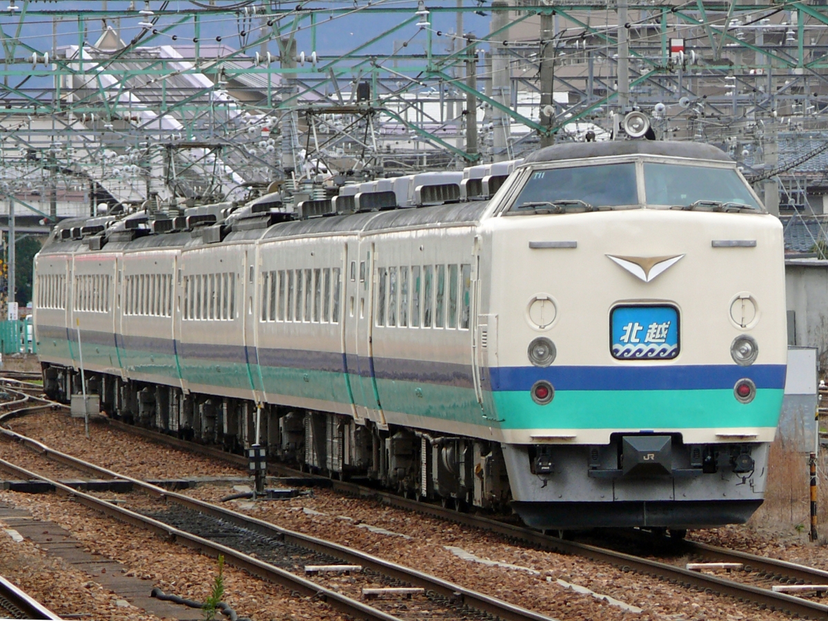 キター！E653系が“上沼垂色”に！新潟駅開業×羽越本線全線開通の周年