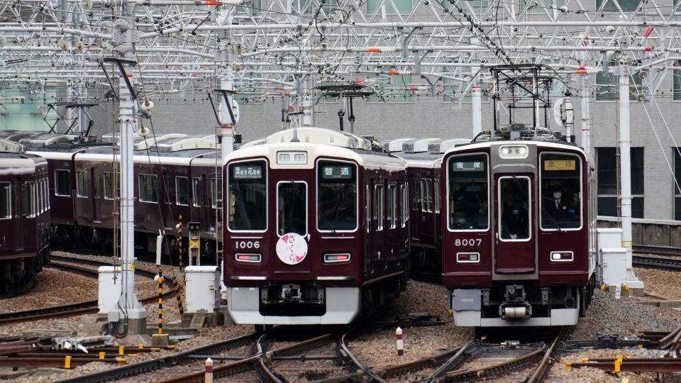 ニュース画像：マルーンカラーのランドセルとは？阪急8000系 2024年03月21日撮影 - 「阪急阪神百貨店、3形式の「阪急電車ランドセル」発売！3年ぶりリニューアル」