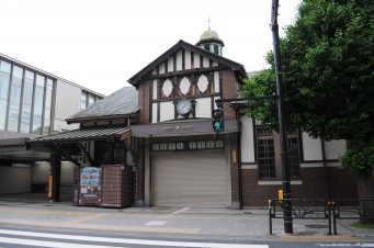ニュース画像：“とんがり屋根”の原宿駅旧駅舎、2026年12月に外観復活へ！商業施設もオープン