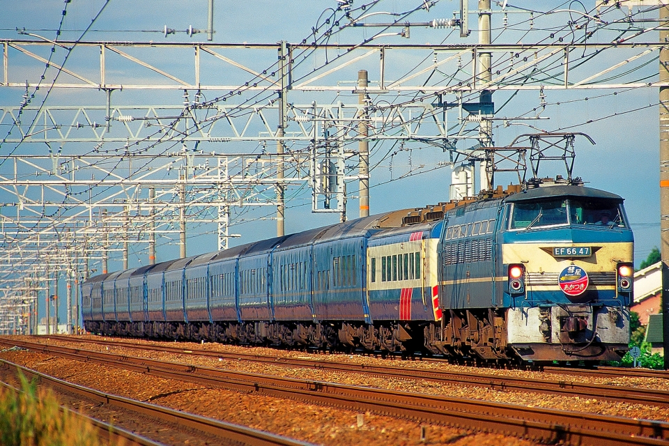 ニュース画像：寝台特急「彗星・あかつき」　EF66形 2005年08月18日撮影 - 「東海道ブルトレ全廃から15年、「あさかぜ」など過渡期の運行体制を振り返る！」