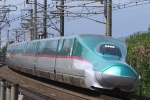 ニュース画像：E5系新幹線 2023年07月07日撮影 - 「栃木県内には停車しませんが、宇都宮で「はやぶさ」乗れるんです！年齢制限アリのE5系って？」