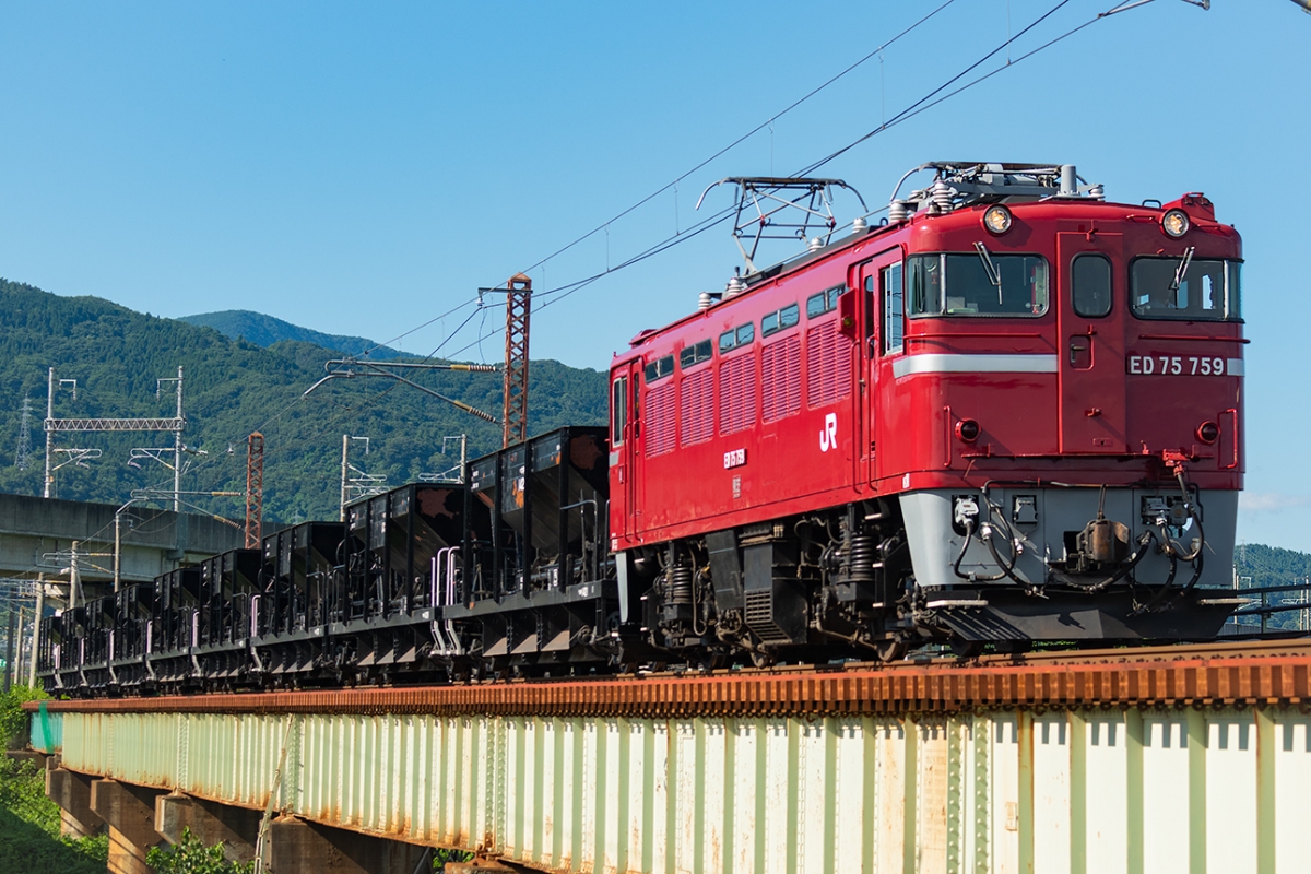 現存4両揃うのはラスト！JR東、交流電気機関車「ED75」撮影会 仙台車両