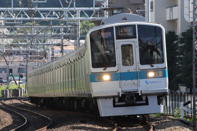 小田急車両プレート 小田急電鉄、懐かしい車両をデザインした「サボプレート」「ピンバッジ