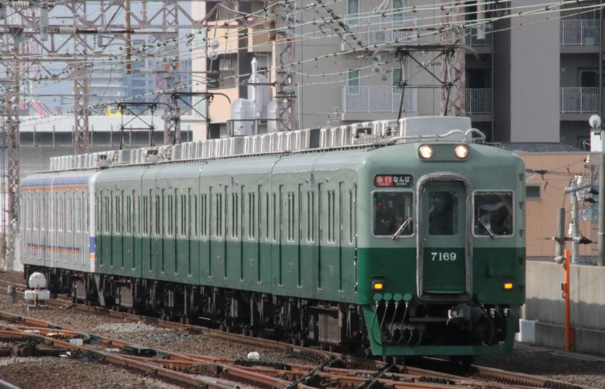 南海、特急サザン10000系が「なつかしの緑色」に！ 6月4日から運行