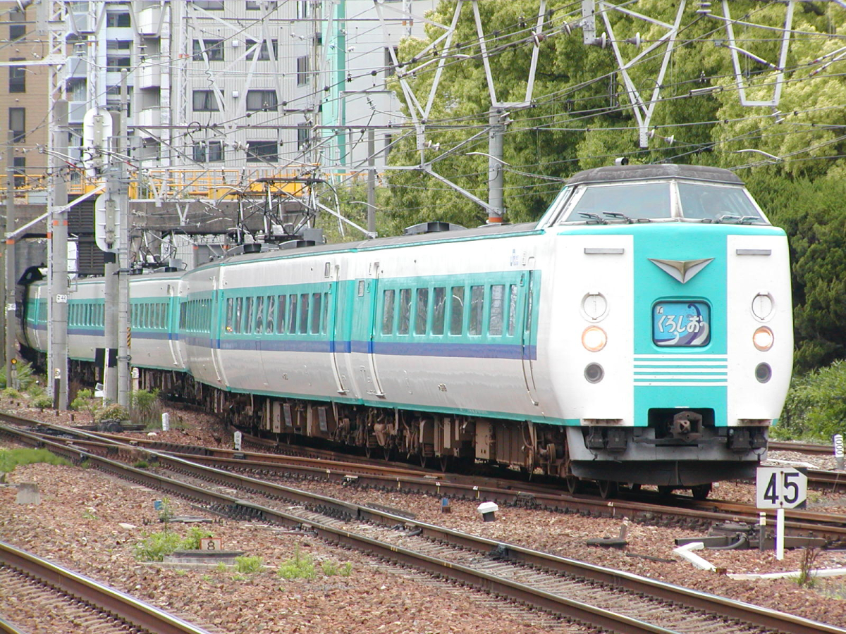 特急くろしお」、“オーシャングリーンの波”ふたたび！60周年ラッピング