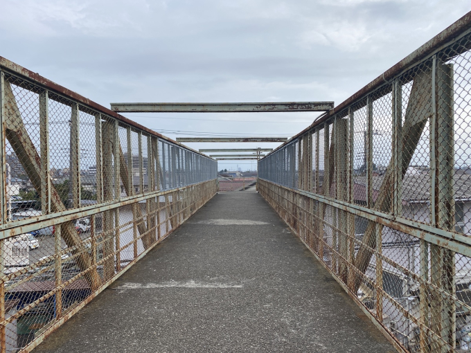 車両センター真横「三鷹こ線人道橋」、跡地整備のクラファン開始