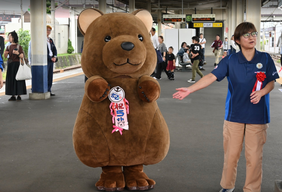 東武の“世界一しあわせな動物”「クオッカトレイン」、みんなニッコリ