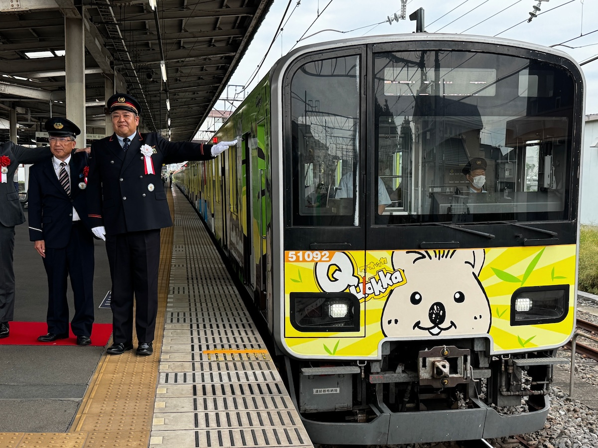 きゃらてん 東武の“世界一しあわせな動物”「クオッカトレイン」、みんなニッコリ