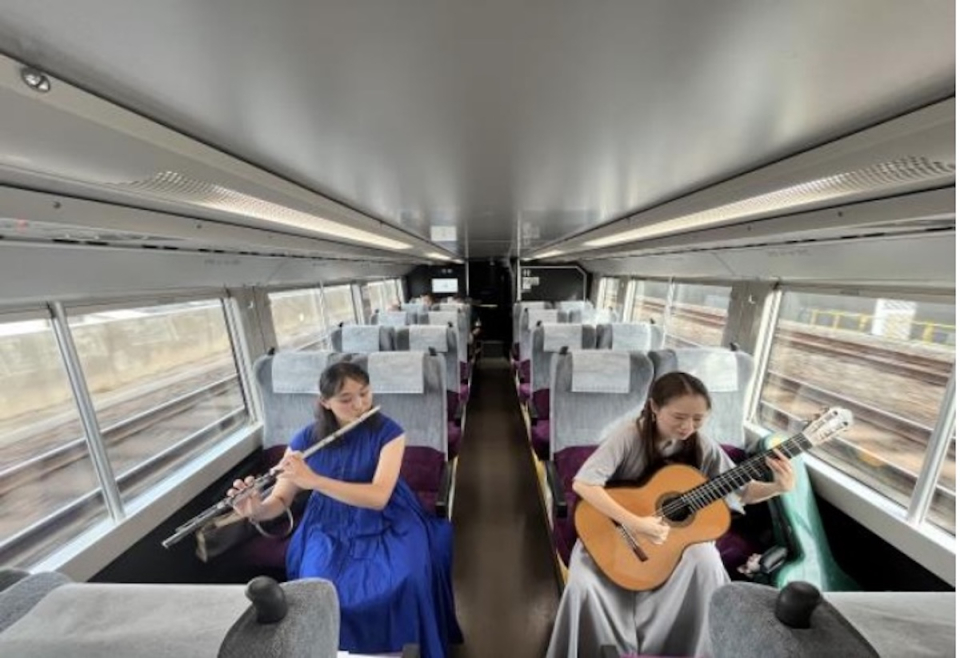 中央線快速グリーン車で楽器の生演奏？！JR東日本、11月の土休日に開催