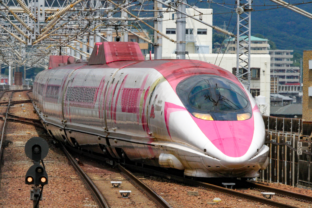 500系「ハローキティ新幹線」、2026年春で運行終了「ハローキティ